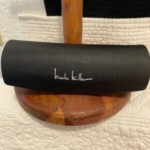 Nicole Miller “Hard Eyeglasses Case” Black w/Pea Green Lining 6.5”L Logo EUC